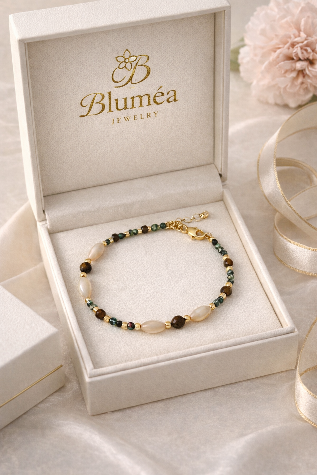 Bluméa Shell & Tiger’s Eye Gemstone Bracelet Green Stone & Gold-Plated Elegant Jewelry