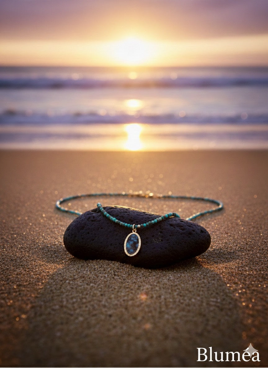 Bluméa Turquoise Pendant Necklace Natural Turquoise · Gold-Plated Frame · Minimal Elegance